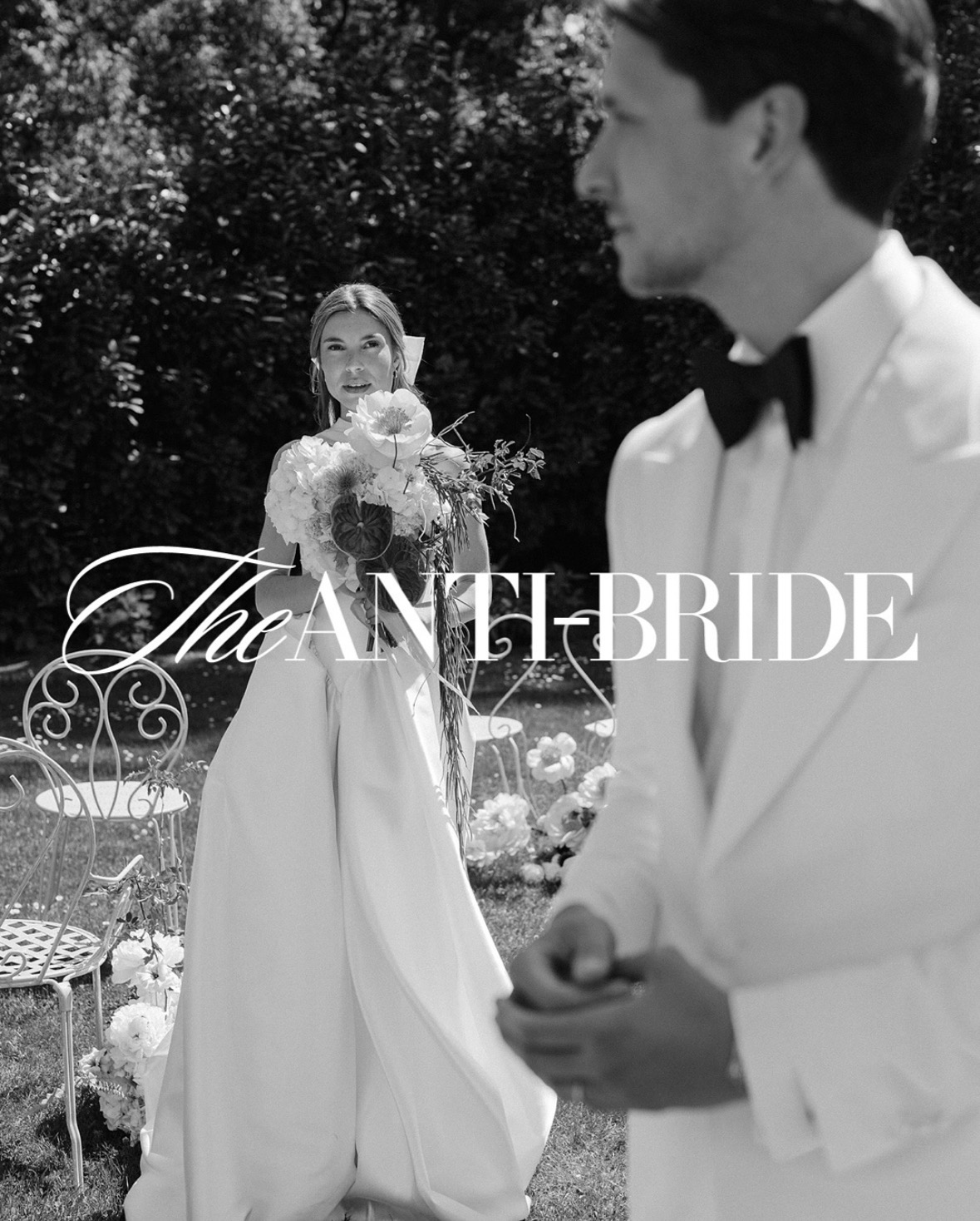 The Anti-Bride: Schwarz-Weiß-Aufnahme eines Brautpaars in der Villa Fuchs
