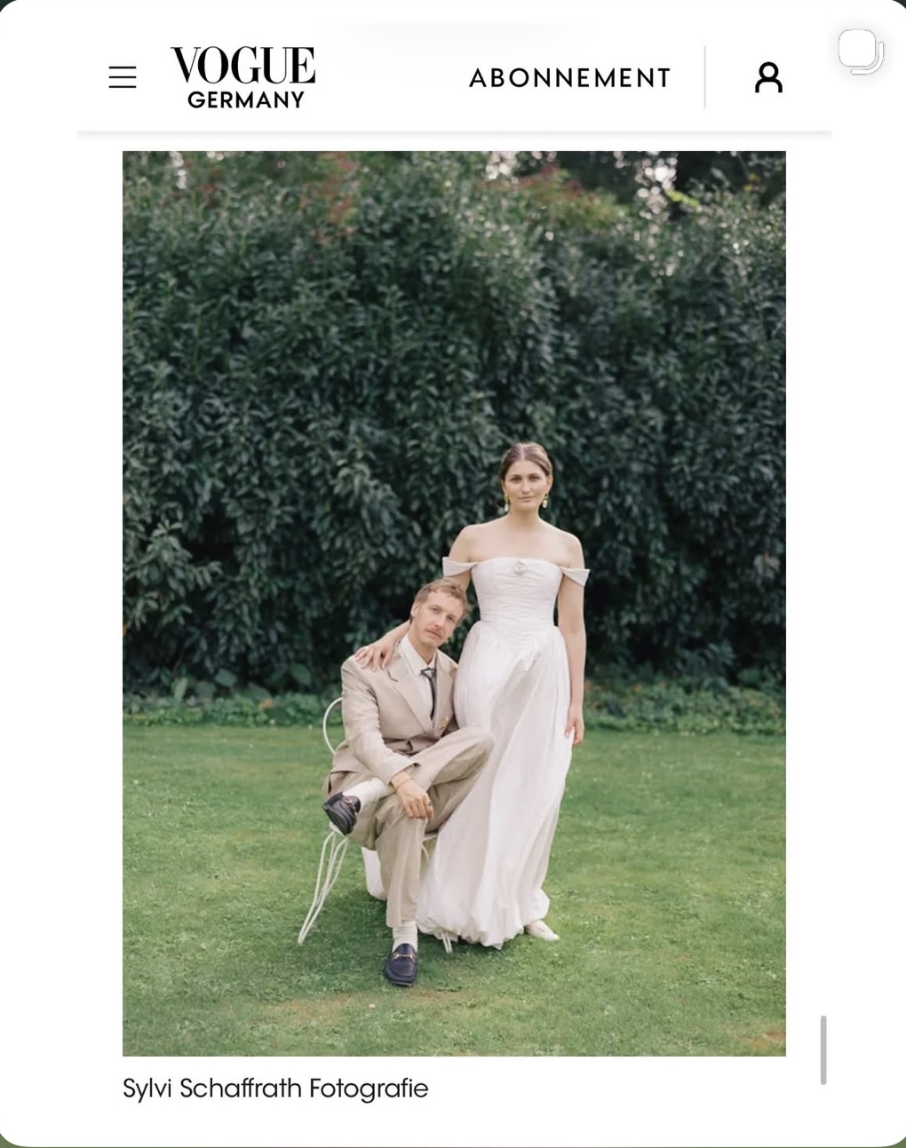 VOGUE Germany: Hochzeitsfotografie von Sylvi Schaffrath im Garten der Villa Fuchs